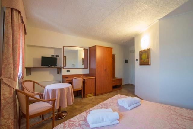 Albergo Giardino Sannazzaro de' Burgondi Bagian luar foto
