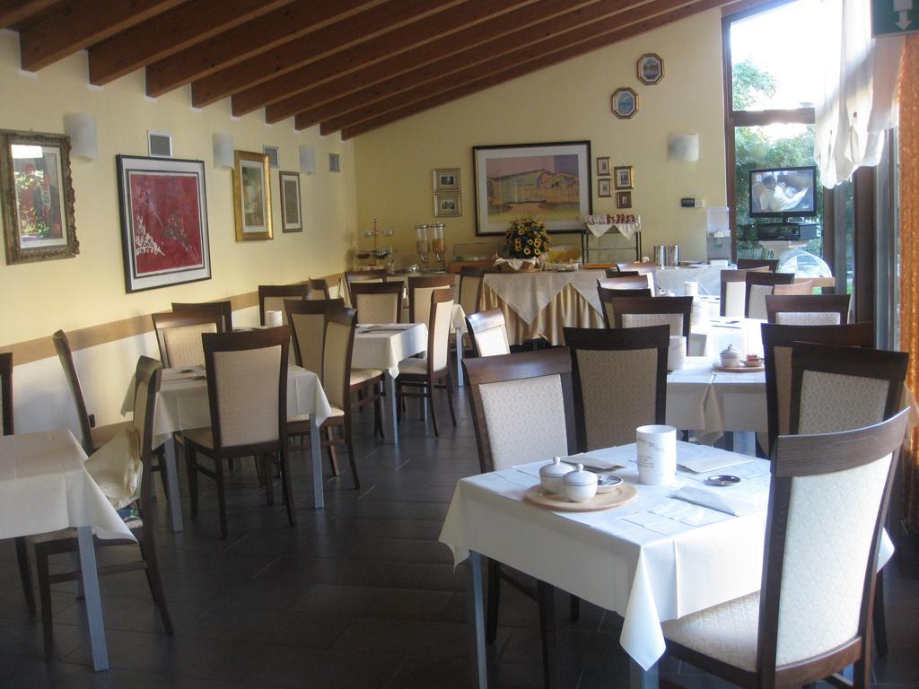 Albergo Giardino Sannazzaro de' Burgondi Bagian luar foto