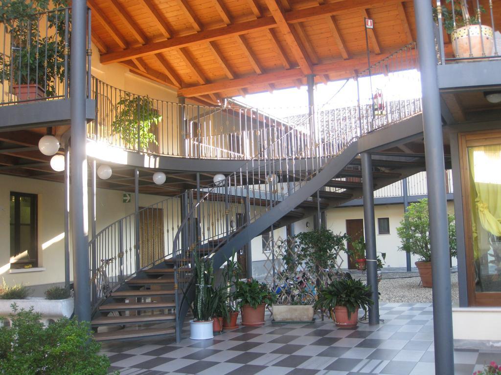 Albergo Giardino Sannazzaro de' Burgondi Bagian luar foto