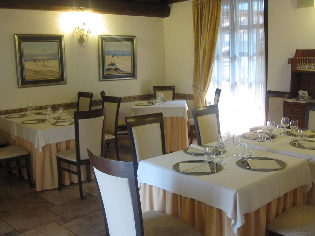 Albergo Giardino Sannazzaro de' Burgondi Bagian luar foto