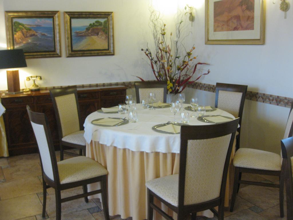 Albergo Giardino Sannazzaro de' Burgondi Bagian luar foto