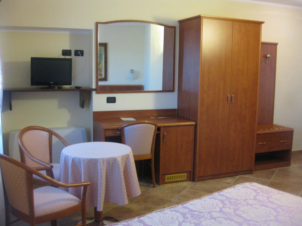 Albergo Giardino Sannazzaro de' Burgondi Ruang foto