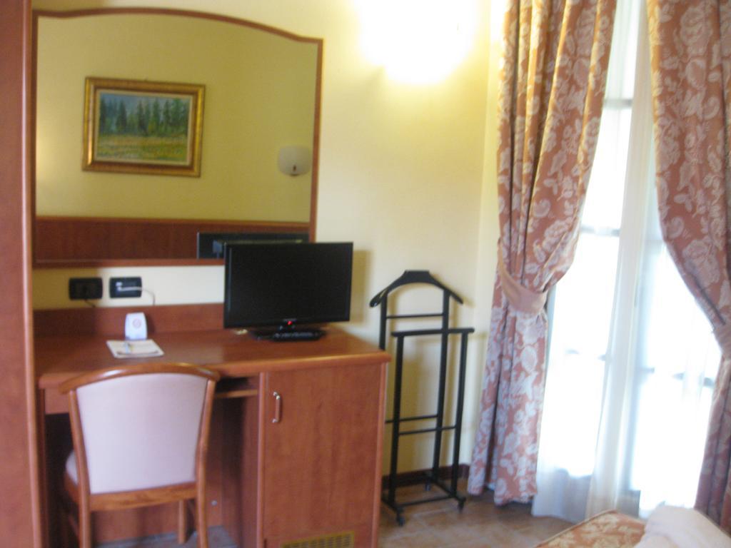 Albergo Giardino Sannazzaro de' Burgondi Ruang foto