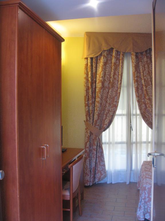 Albergo Giardino Sannazzaro de' Burgondi Ruang foto