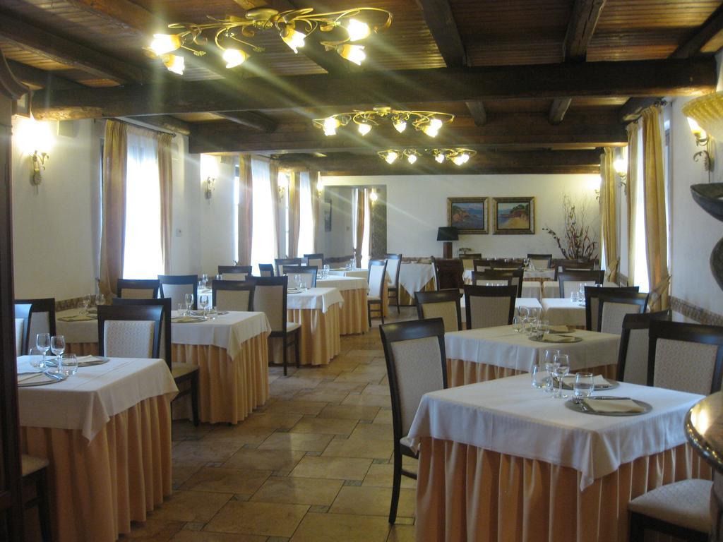 Albergo Giardino Sannazzaro de' Burgondi Bagian luar foto