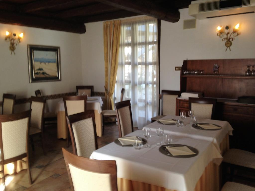 Albergo Giardino Sannazzaro de' Burgondi Bagian luar foto